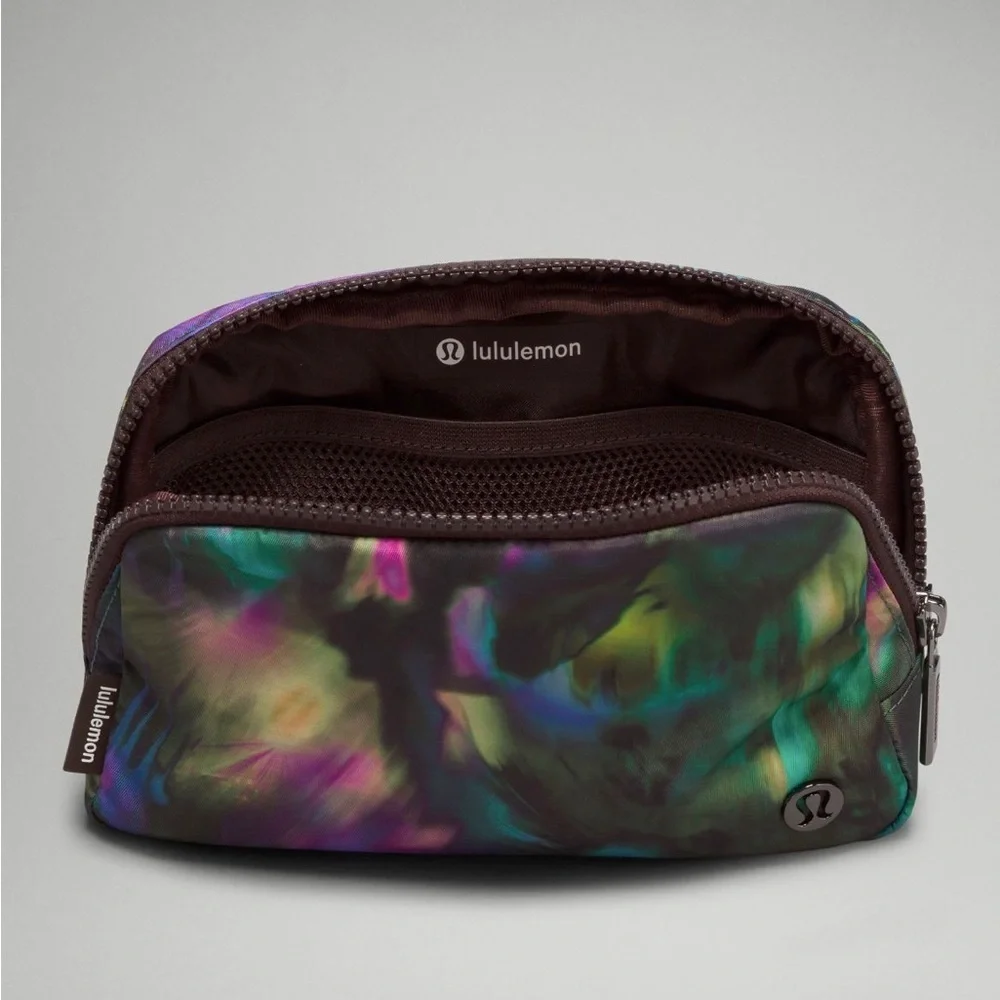 NEW LULULEMON EVERYWHERE BELT BAG DISCOTHEQUE MULTI